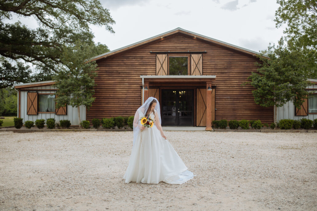Bride-bellamoonbarn-alvin-texas-wedding